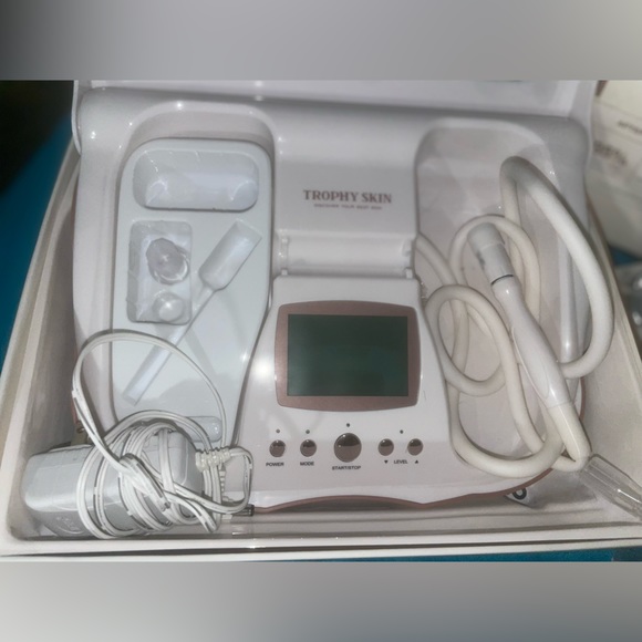 MicrodermMD-Trophy Skin - Picture 5 of 9